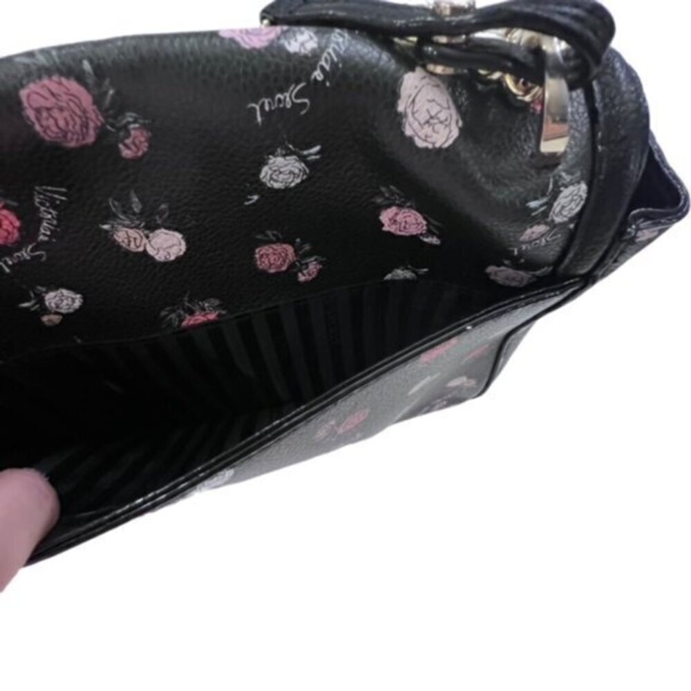 Victoria's Secret Crossbody Shoulder Bag Gold Chain Black Ditsy Floral Magnetic - Picture 10 of 10